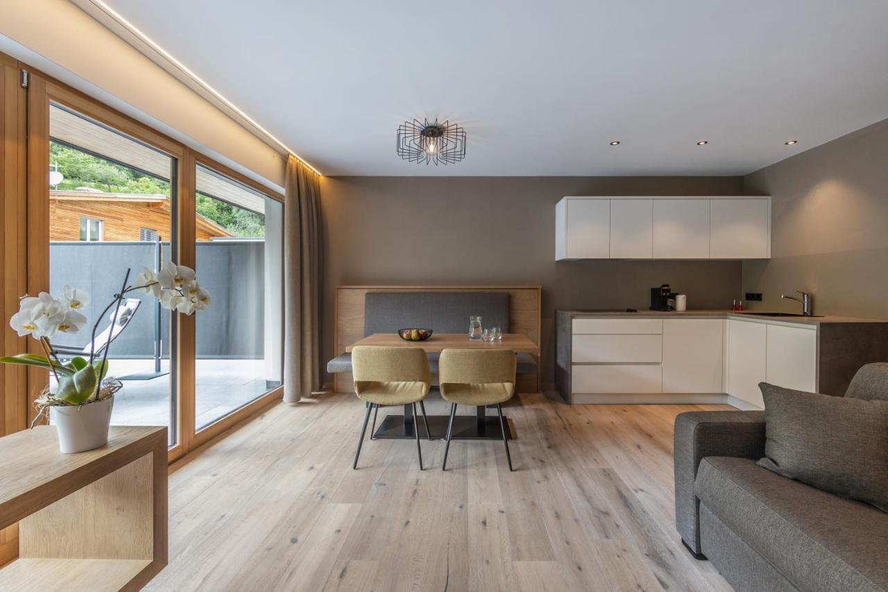 Maraias - Luxury Suites & Apartments Burgusio Bagian luar foto