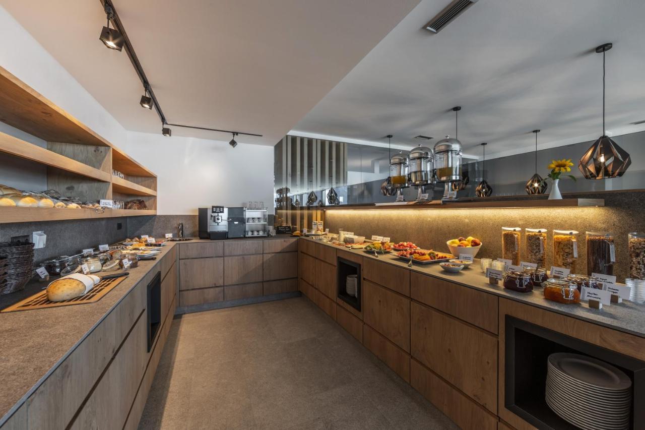 Maraias - Luxury Suites & Apartments Burgusio Bagian luar foto