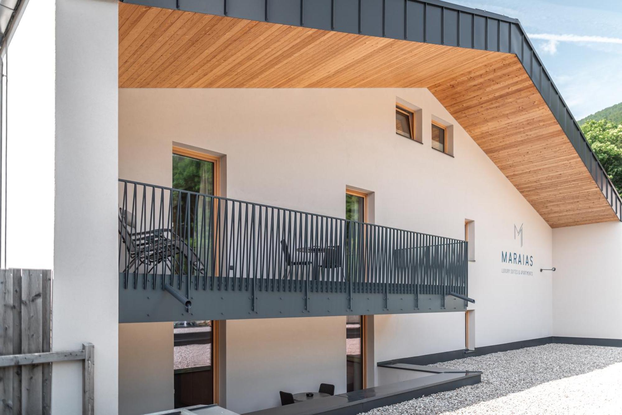 Maraias - Luxury Suites & Apartments Burgusio Bagian luar foto