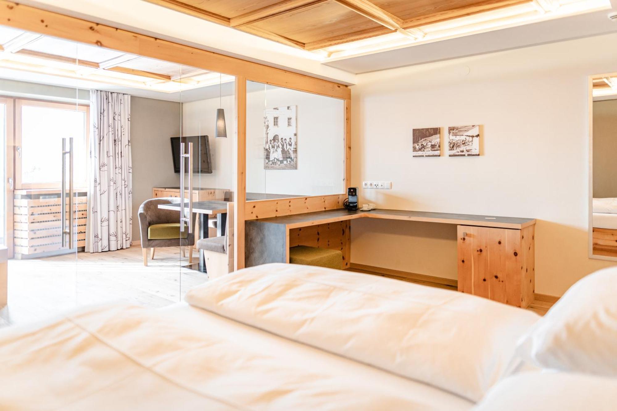 Maraias - Luxury Suites & Apartments Burgusio Bagian luar foto