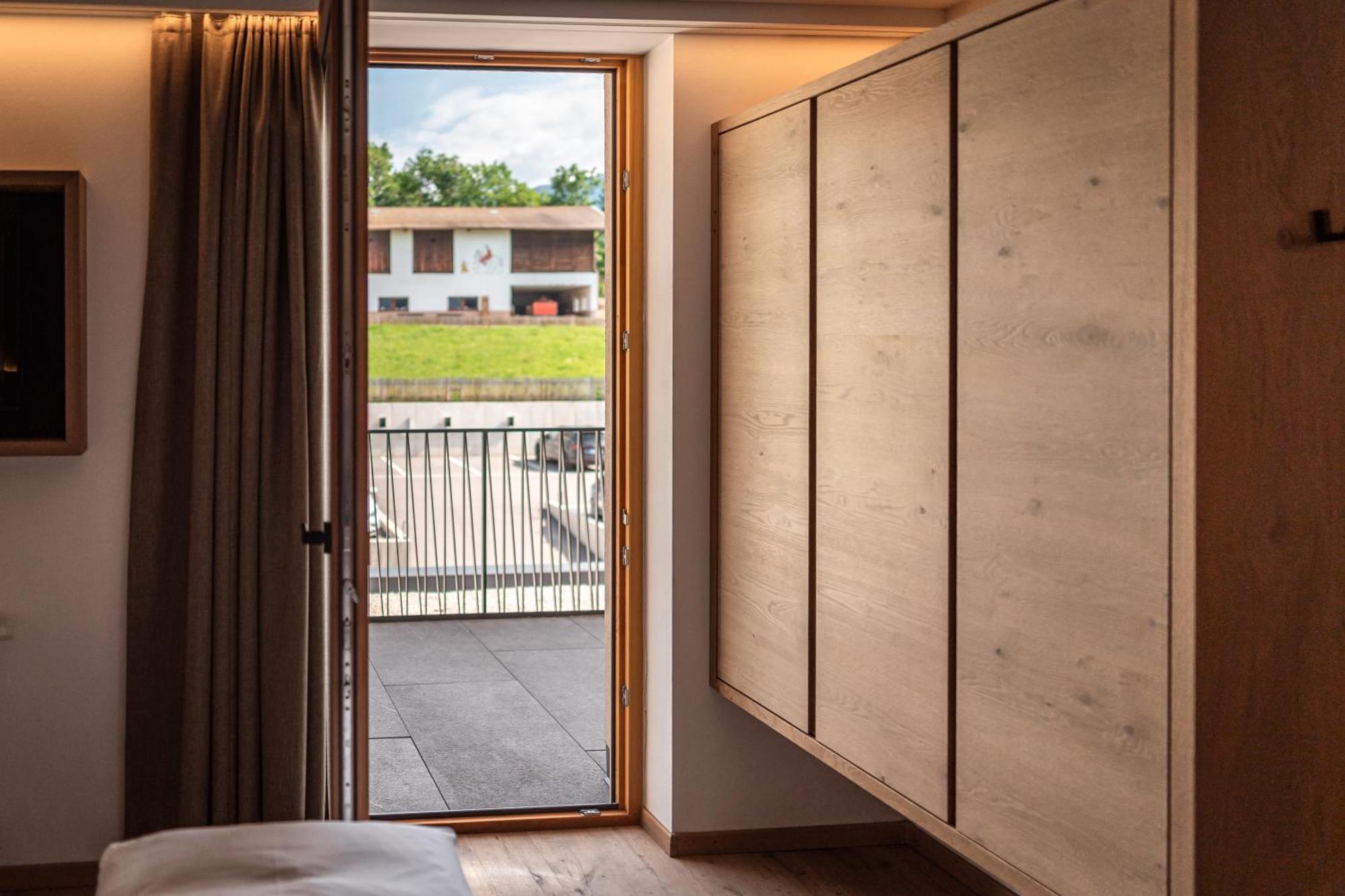 Maraias - Luxury Suites & Apartments Burgusio Bagian luar foto