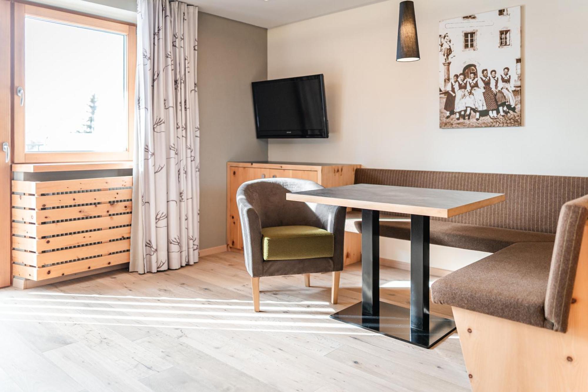 Maraias - Luxury Suites & Apartments Burgusio Bagian luar foto